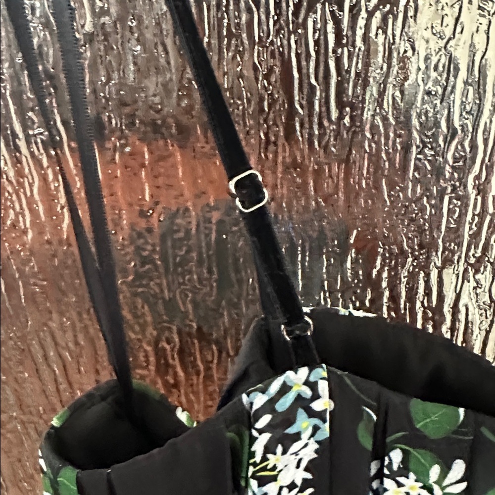 Sau Lee
Georgina size 8 long black floral spaghetti strap special occasion gown. - Picture 15 of 17